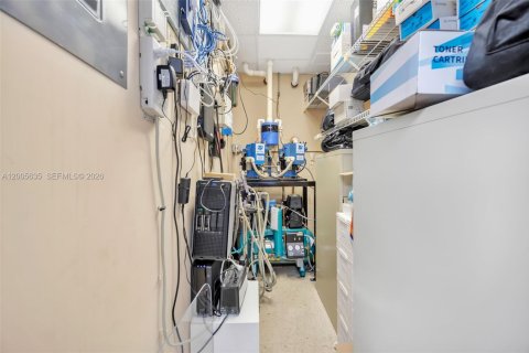 Commercial property in Pembroke Pines, Florida № 2069533 - photo 14