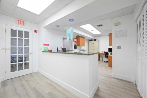 Commercial property in Pembroke Pines, Florida № 2069533 - photo 15