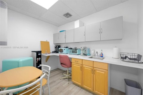Commercial property in Pembroke Pines, Florida № 2069533 - photo 13