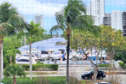 Снять в аренду кондоминиум в Авентура, Флорида 1 спальня, 84.82м2, № 1921362 - фото 4