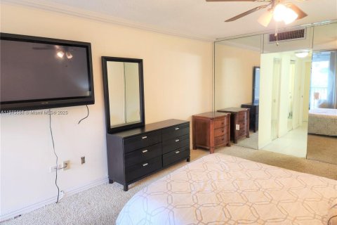 Снять в аренду кондоминиум в Авентура, Флорида 1 спальня, 84.82м2, № 1921362 - фото 3
