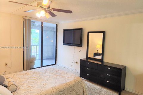 Снять в аренду кондоминиум в Авентура, Флорида 1 спальня, 84.82м2, № 1921362 - фото 2