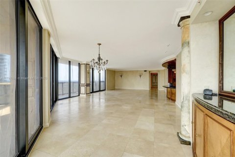 Condo in Aventura, Florida, 4 bedrooms  № 1674634 - photo 17