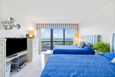 Condo in Palm Beach, Florida, 3 bedrooms  № 2046527 - photo 9