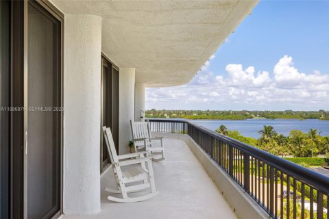 Condo in Palm Beach, Florida, 3 bedrooms  № 2046527 - photo 23