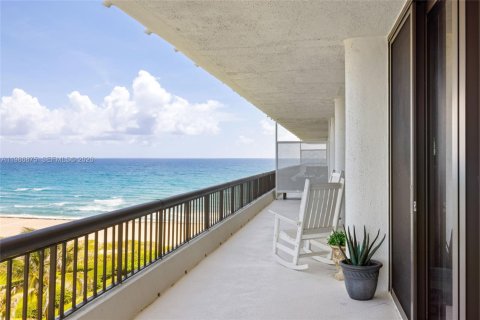 Condo in Palm Beach, Florida, 3 bedrooms  № 2046527 - photo 21