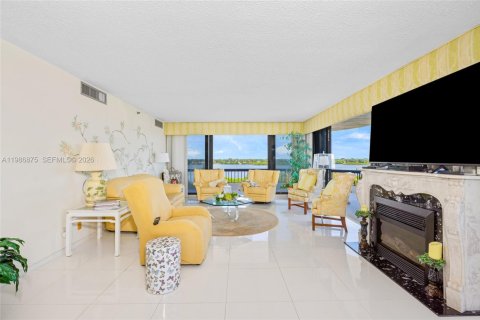 Condo in Palm Beach, Florida, 3 bedrooms  № 2046527 - photo 26