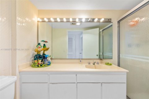 Condo in Palm Beach, Florida, 3 bedrooms  № 2046527 - photo 10