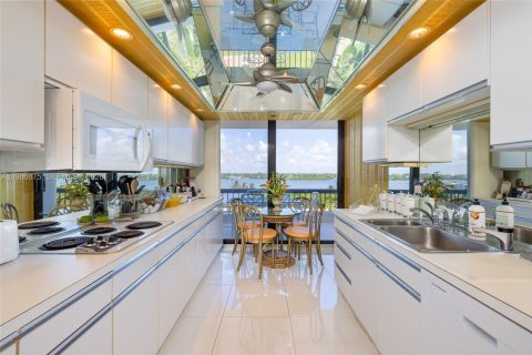 Condo in Palm Beach, Florida, 3 bedrooms  № 2046527 - photo 13