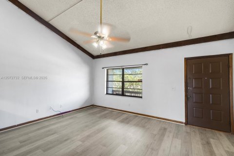 Condominio en alquiler en Melbourne, Florida, 2 dormitorios, 74.32 m2 № 2339883 - foto 11