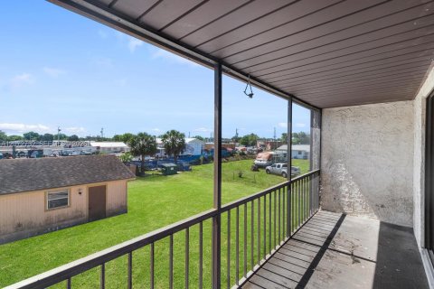 Condominio en alquiler en Melbourne, Florida, 2 dormitorios, 74.32 m2 № 2339883 - foto 15