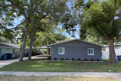 Immobilier commercial à vendre à Clearwater, Floride: 6 chambres, 191.75 m2 № 2095311 - photo 2