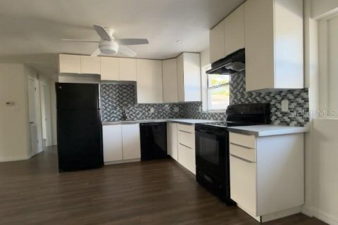 Immobilier commercial à vendre à Clearwater, Floride: 6 chambres, 191.75 m2 № 2095311 - photo 13