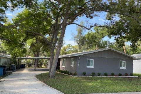 Commercial property in Clearwater, Florida 6 bedrooms, 191.75 sq.m. № 2095311