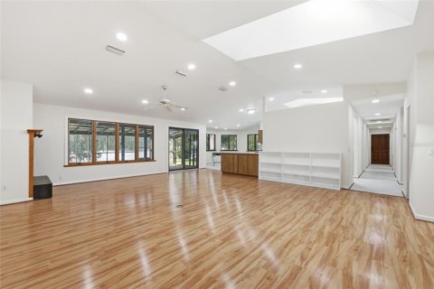 House in Interlachen, Florida 3 bedrooms, 220.27 sq.m. № 2217429 - photo 3