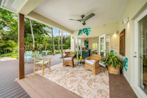 Villa ou maison à vendre à Miami, Floride: 4 chambres, 402.08 m2 № 1950204 - photo 22