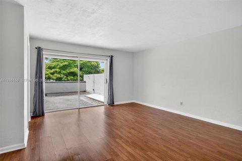 Touwnhouse à vendre à Miami, Floride: 2 chambres, 165.37 m2 № 2058136 - photo 23