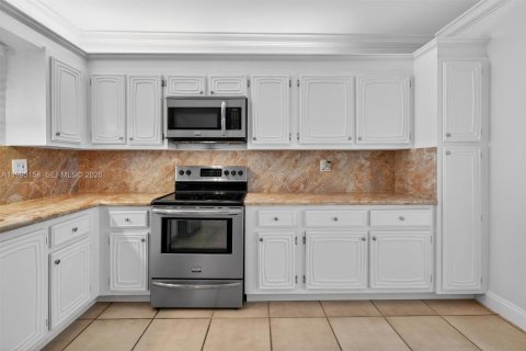 Touwnhouse à vendre à Miami, Floride: 2 chambres, 165.37 m2 № 2058136 - photo 8