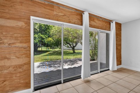 Touwnhouse à vendre à Miami, Floride: 2 chambres, 165.37 m2 № 2058136 - photo 15
