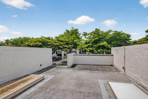 Touwnhouse à vendre à Miami, Floride: 2 chambres, 165.37 m2 № 2058136 - photo 30