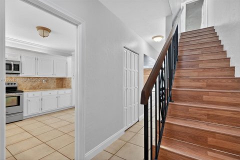 Touwnhouse à vendre à Miami, Floride: 2 chambres, 165.37 m2 № 2058136 - photo 5