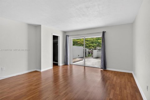 Touwnhouse à vendre à Miami, Floride: 2 chambres, 165.37 m2 № 2058136 - photo 24