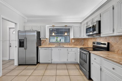 Touwnhouse à vendre à Miami, Floride: 2 chambres, 165.37 m2 № 2058136 - photo 10