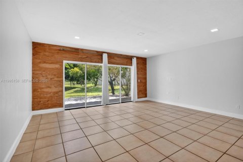 Touwnhouse à vendre à Miami, Floride: 2 chambres, 165.37 m2 № 2058136 - photo 13