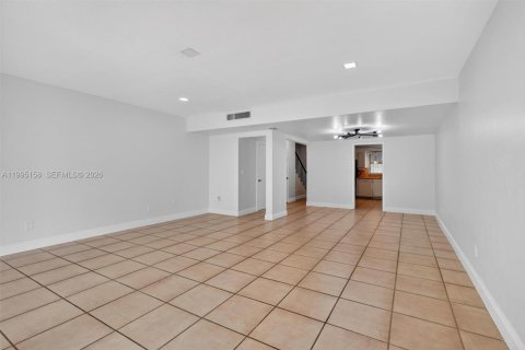 Touwnhouse à vendre à Miami, Floride: 2 chambres, 165.37 m2 № 2058136 - photo 16