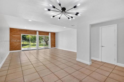 Touwnhouse à vendre à Miami, Floride: 2 chambres, 165.37 m2 № 2058136 - photo 12