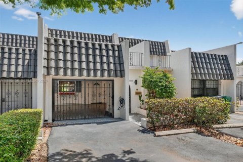 Touwnhouse à vendre à Miami, Floride: 2 chambres, 165.37 m2 № 2058136 - photo 2