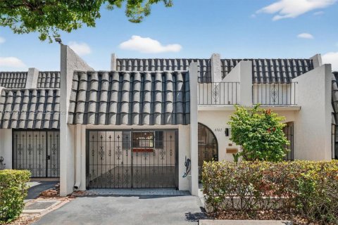 Townhouse in Miami, Florida 2 bedrooms, 165.37 sq.m. № 2058136