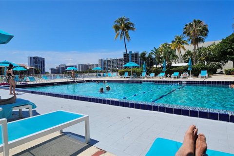 Apartamento en alquiler en Hollywood, Florida, 1 dormitorio, 83.61 m2 № 2071139 - foto 3