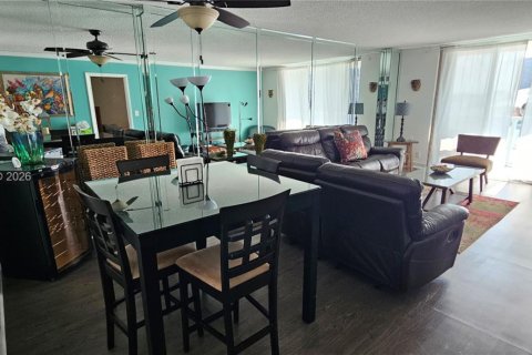 Apartamento en alquiler en Hollywood, Florida, 1 dormitorio, 83.61 m2 № 2071139 - foto 8