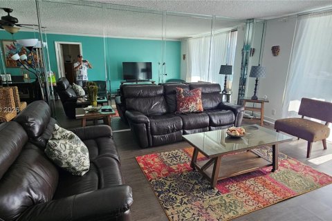 Apartamento en alquiler en Hollywood, Florida, 1 dormitorio, 83.61 m2 № 2071139 - foto 9