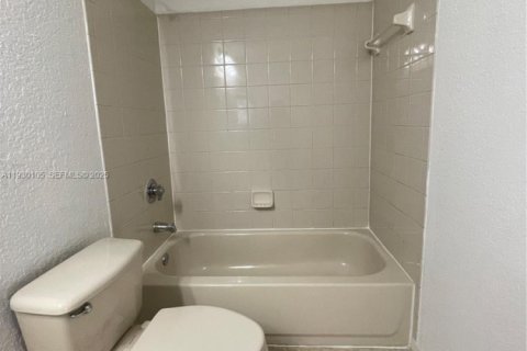 Купить кондоминиум в Норт-Лодердейл, Флорида 1 спальня, 81.57м2, № 1988640 - фото 24