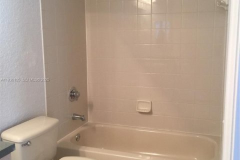 Купить кондоминиум в Норт-Лодердейл, Флорида 1 спальня, 81.57м2, № 1988640 - фото 25