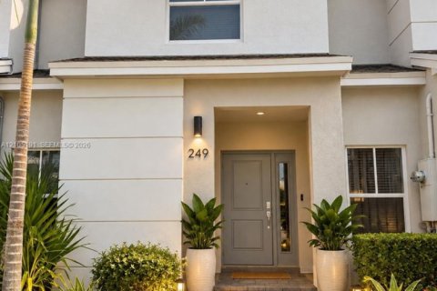 Touwnhouse à Florida City, Floride 3 chambres, 127.83 m2 № 2423446