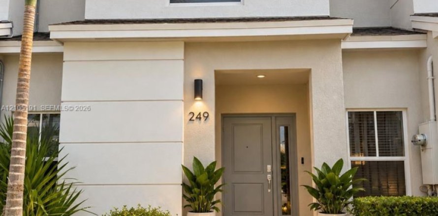 Touwnhouse à Florida City, Floride 3 chambres, 127.83 m2 № 2423446