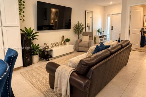 Touwnhouse à vendre à Florida City, Floride: 3 chambres, 127.83 m2 № 2423446 - photo 7