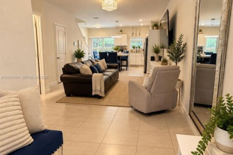 Touwnhouse à vendre à Florida City, Floride: 3 chambres, 127.83 m2 № 2423446 - photo 3