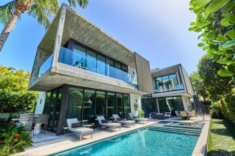 Villa ou maison à vendre à Miami Beach, Floride: 4 chambres, 307.97 m2 № 2434101 - photo 3