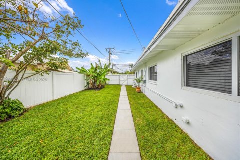 Apartamento en alquiler en Pompano Beach, Florida, 51.1 m2 № 2070756 - foto 11