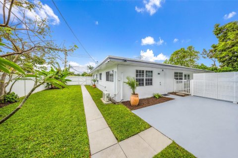 Apartamento en alquiler en Pompano Beach, Florida, 51.1 m2 № 2070756 - foto 10