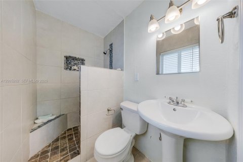 Apartamento en alquiler en Pompano Beach, Florida, 51.1 m2 № 2070756 - foto 9