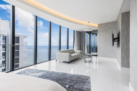 Condominio en venta en Sunny Isles Beach, Florida, 3 dormitorios, 294.59 m2 № 1937895 - foto 7
