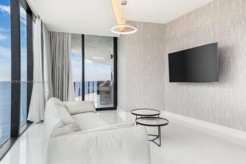 Condo in Sunny Isles Beach, Florida, 3 bedrooms  № 1937895 - photo 9
