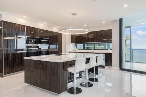 Condominio en venta en Sunny Isles Beach, Florida, 3 dormitorios, 294.59 m2 № 1937895 - foto 20