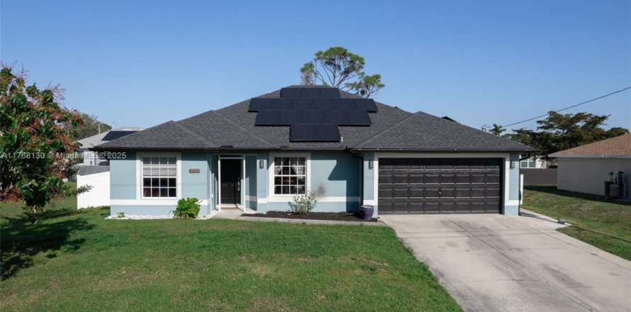 House in Cape Coral, Florida 4 bedrooms, 177.16 sq.m. № 1716337
