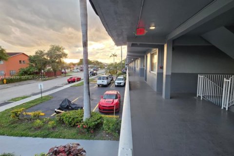 Copropriété à louer à Sweetwater, Floride: 2 chambres, 73.11 m2 № 1946005 - photo 13